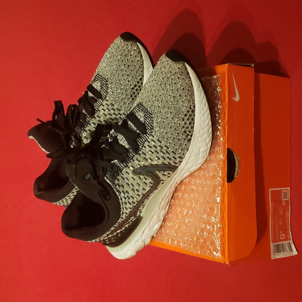 Mens 9.5 Nike React Infinity Run FK3 running shoes